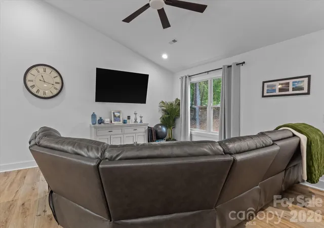 Photo 4 of Single family home for sale at 110 S Yadkin River Rd, Statesville, NC 28625 | MLS# 4428286 | Listing updated on 2026-10-04