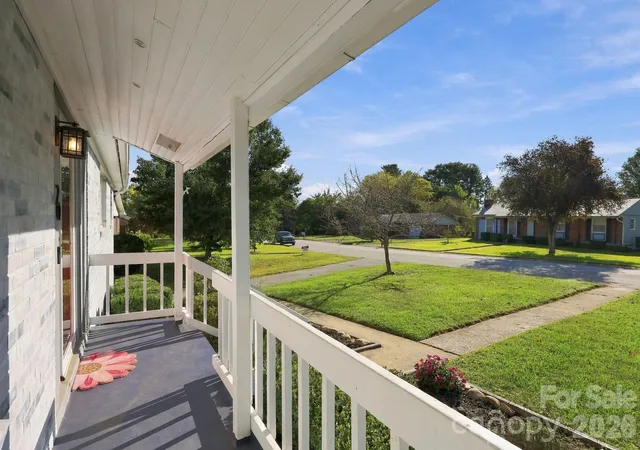 Photo 2 of Single family home for sale at 20 Oak Leaf Ln, Arden, NC 28704 | MLS# 4428289 | Listing updated on 2026-10-06