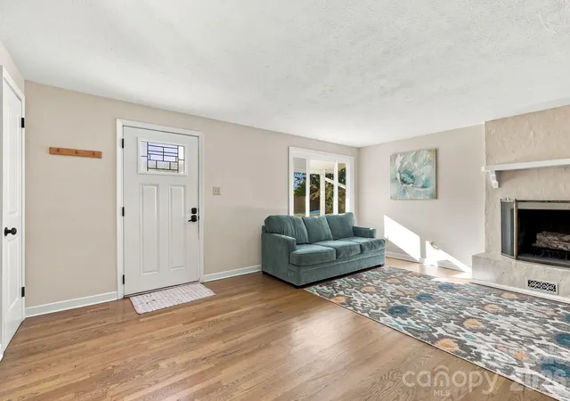 Photo 4 of Single family home for sale at 20 Oak Leaf Ln, Arden, NC 28704 | MLS# 4428289 | Listing updated on 2026-10-06