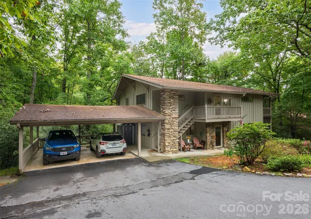 Photo 2 of Condo for sale at 15 Cedarbrook Dr, Hendersonville, NC 28739 | MLS# 4428291 | Listing updated on 2026-09-28
