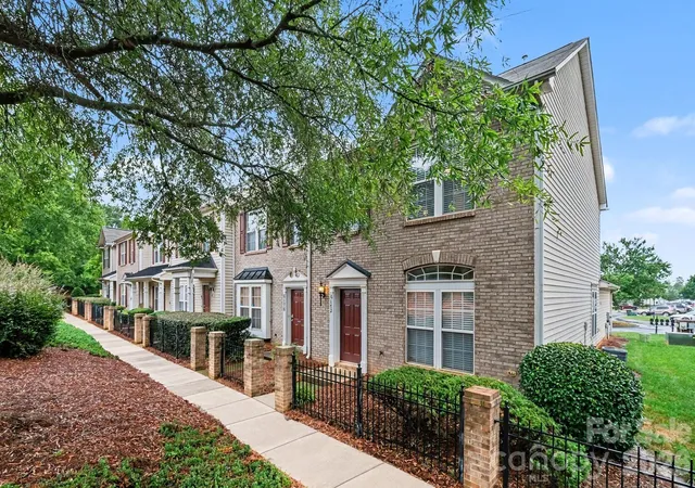 Photo 2 of Townhouse for sale at 6172 Prosperity Church Rd, Charlotte, NC 28269 | MLS# 4428293 | Listing updated on 2026-09-30