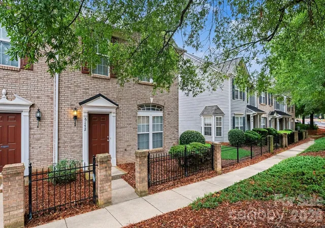 Photo 3 of Townhouse for sale at 6172 Prosperity Church Rd, Charlotte, NC 28269 | MLS# 4428293 | Listing updated on 2026-09-30