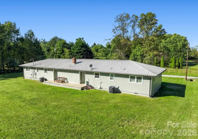 Photo 4 of House for sale at 17 Randolph Ave, Flat Rock, NC 28731 | MLS# 4428296 | Listing updated on 2026-10-09
