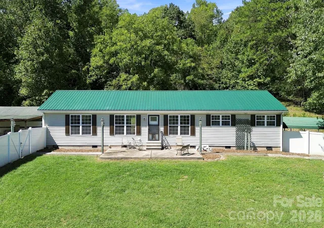 Photo 1 of Single family home for sale at 20 Warren Crk Rd, Candler, NC 28715 | MLS# 4428308 | Listing updated on 2026-10-01