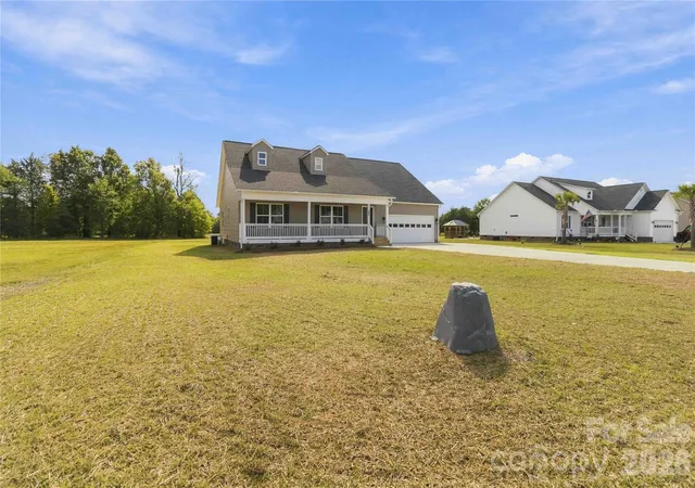 Photo 2 of Single family home for sale at 121 Mason Tanner Ct, Rock Hill, SC 29730 | MLS# 4428313 | Listing updated on 2026-10-01