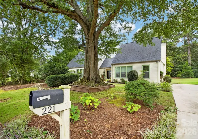 Photo 1 of Single family home for sale at 221 Saratoga Dr, Greer, SC 29650 | MLS# 4428317 | Listing updated on 2026-10-05