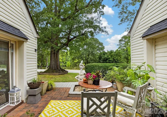 Photo 3 of Single family home for sale at 221 Saratoga Dr, Greer, SC 29650 | MLS# 4428317 | Listing updated on 2026-10-27