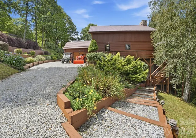 Photo 4 of Sale Pending at 9680 Nc 181 Hwy, Newland, NC 28657 | MLS# 4428318 | Listing updated on 2026-10-05