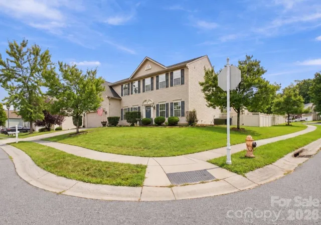 Photo 2 of Single family home for sale at 13104 Red Vulcan Ct, Charlotte, NC 28213 | MLS# 4428322 | Listing updated on 2026-10-03