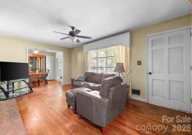 Photo 2 of Single family home for sale at 1416 36th Avenue Ne, Hickory, NC 28601 | MLS# 4428325 | Listing updated on 2026-10-02