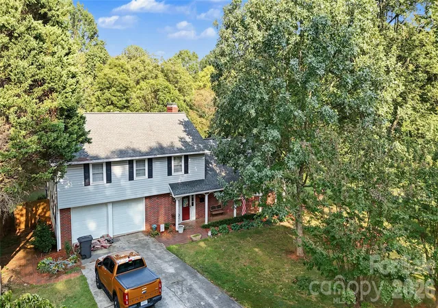 Photo 2 of Single family home for sale at 731 Club Dr, Statesville, NC 28677 | MLS# 4428330 | Listing updated on 2026-10-08