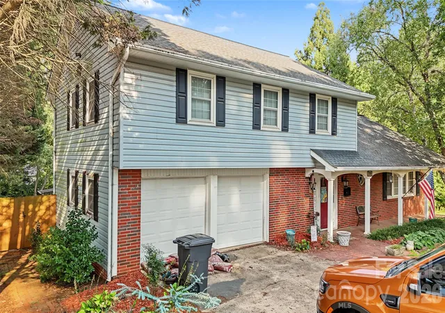 Photo 3 of Single family home for sale at 731 Club Dr, Statesville, NC 28677 | MLS# 4428330 | Listing updated on 2026-10-08