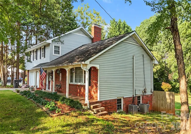 Photo 3 of Single family home for sale at 731 Club Dr, Statesville, NC 28677 | MLS# 4428330 | Listing updated on 2026-10-08
