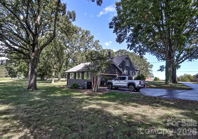 Photo 4 of Single family home for sale at 2659 US Hwy 21, Hamptonville, NC 27020 | MLS# 4428332 | Listing updated on 2026-10-02