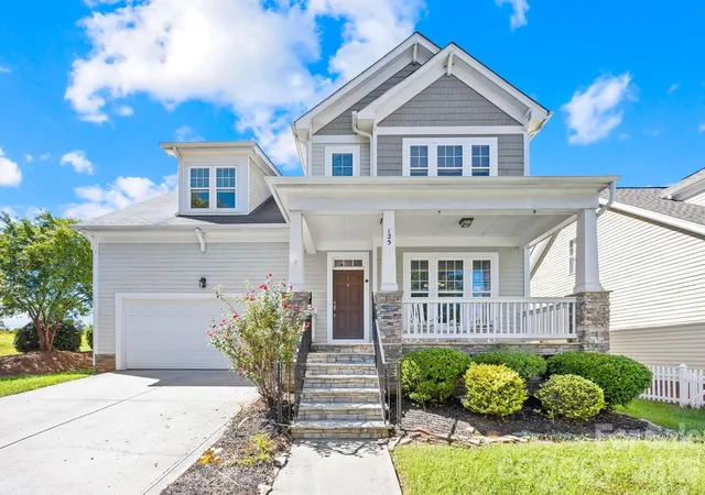 Photo 1 of Single family home for sale at 125 Water Oak Dr, Mooresville, NC 28117 | MLS# 4428333 | Listing updated on 2026-09-29