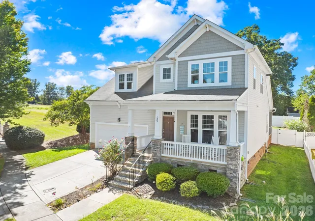 Photo 2 of Single family home for sale at 125 Water Oak Dr, Mooresville, NC 28117 | MLS# 4428333 | Listing updated on 2026-09-29