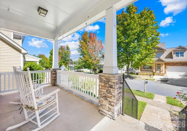 Photo 3 of Single family home for sale at 125 Water Oak Dr, Mooresville, NC 28117 | MLS# 4428333 | Listing updated on 2026-09-29