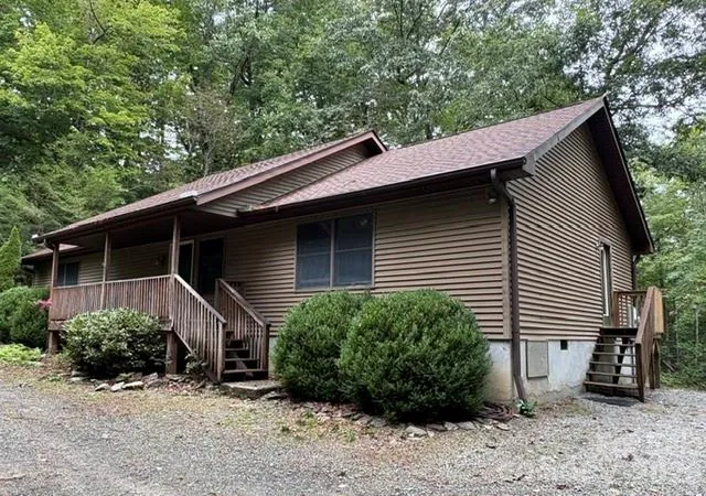 Photo 3 of Single family home for sale at 20 Pheasant Run Rd, Brevard, NC 28712 | MLS# 4428337 | Listing updated on 2026-10-07