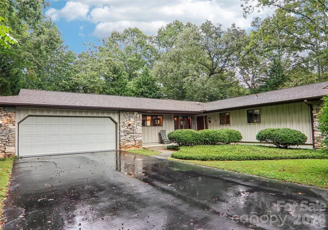 Photo 1 of Single family home for sale at 126 Brandon Rd, Hendersonville, NC 28739 | MLS# 4428341 | Listing updated on 2026-09-26