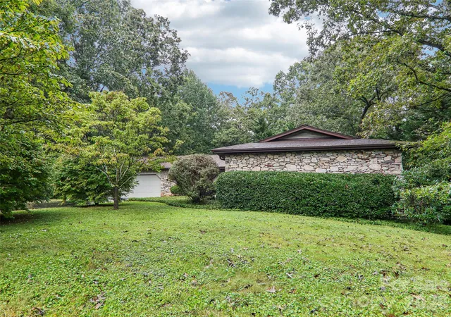 Photo 2 of Single family home for sale at 126 Brandon Rd, Hendersonville, NC 28739 | MLS# 4428341 | Listing updated on 2026-09-26