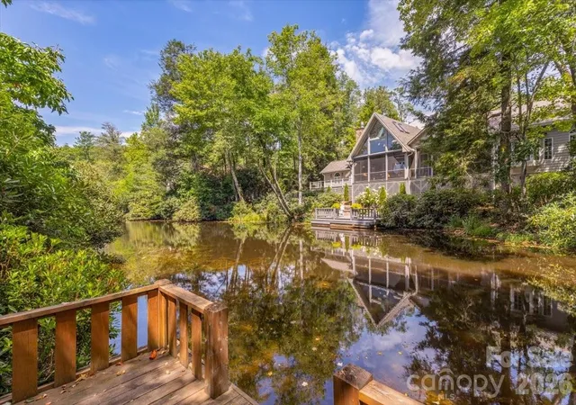 Photo 1 of Single family home for sale at 21 Crescent Trl, Highlands, NC 28741 | MLS# 4428345 | Listing updated on 2026-10-05