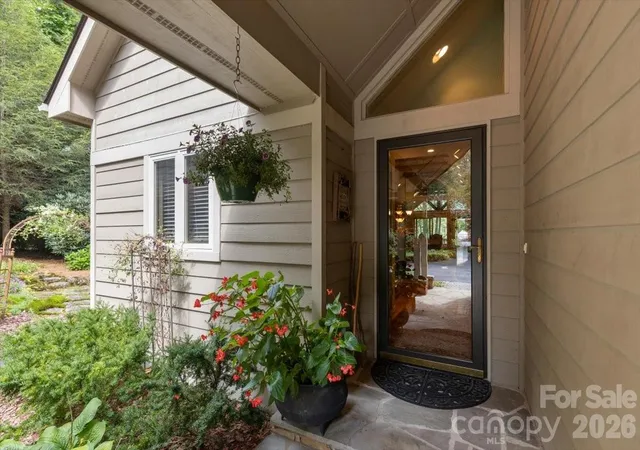 Photo 3 of Single family home for sale at 21 Crescent Trl, Highlands, NC 28741 | MLS# 4428345 | Listing updated on 2026-10-05