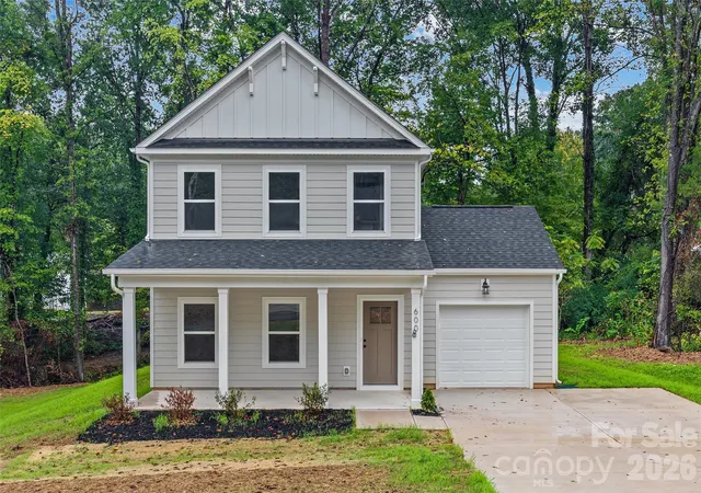 Photo 1 of Single family home for sale at 600 W Lewis St, Dallas, NC 28034 | MLS# 4428347 | Listing updated on 2026-10-04