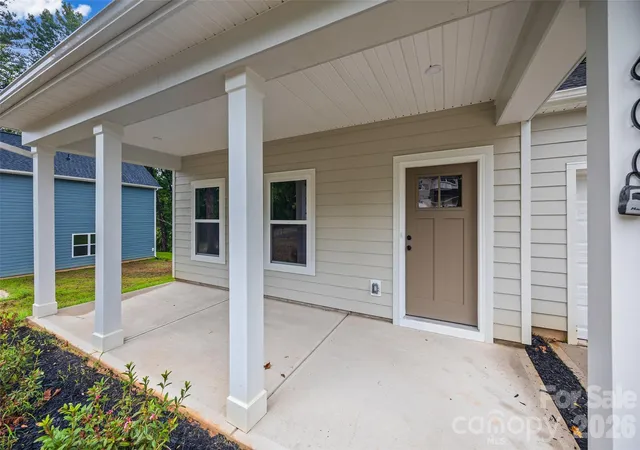 Photo 3 of Single family home for sale at 600 W Lewis St, Dallas, NC 28034 | MLS# 4428347 | Listing updated on 2026-10-04