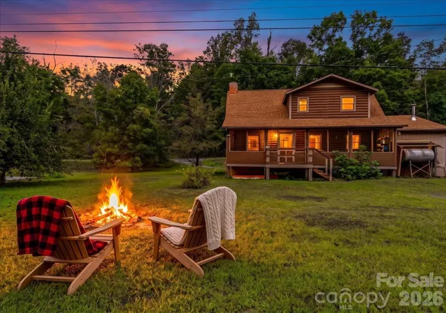 Single family home for sale at 3206 Frk Mountain Rd, Bakersville, NC 28705 | MLS# 4428349