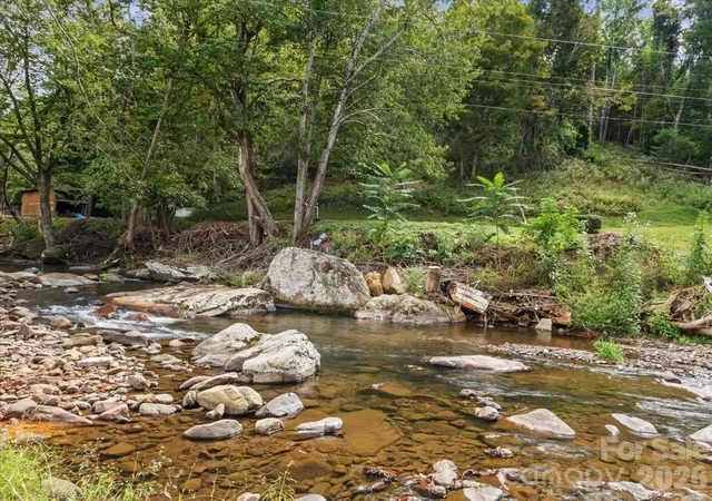 Photo 2 of Single family home for sale at 3206 Frk Mountain Rd, Bakersville, NC 28705 | MLS# 4428349 | Listing updated on 2026-09-29