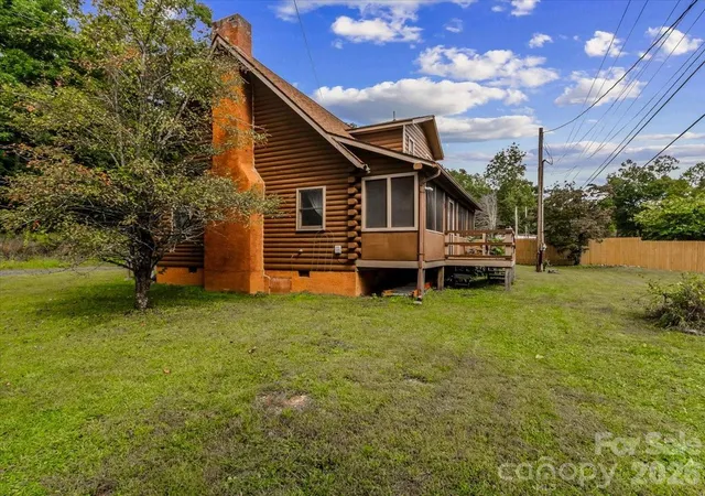 Photo 3 of Single family home for sale at 3206 Frk Mountain Rd, Bakersville, NC 28705 | MLS# 4428349 | Listing updated on 2026-10-06