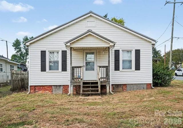 Photo 2 of Single family home for sale at 874 N Skyland Dr, Mount Pleasant, NC 28124 | MLS# 4428353 | Listing updated on 2026-09-26