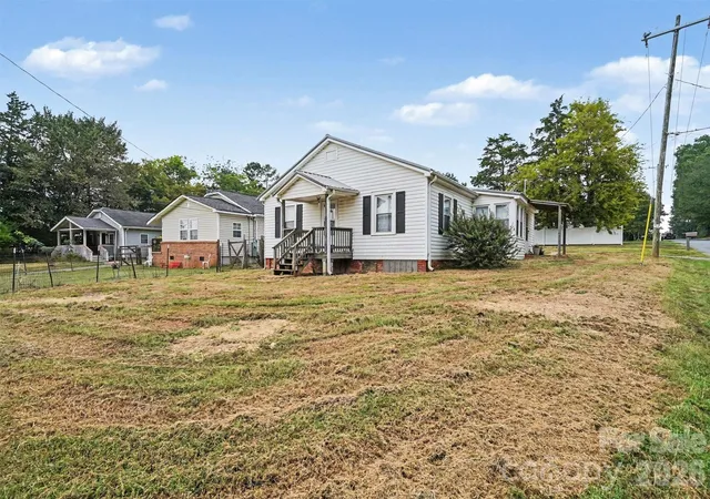 Photo 3 of Single family home for sale at 874 N Skyland Dr, Mount Pleasant, NC 28124 | MLS# 4428353 | Listing updated on 2026-09-26