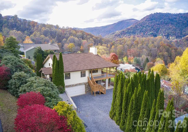 Photo 1 of Single family home for sale at 352 Lewis Ln, Maggie Valley, NC 28751 | MLS# 4428354 | Listing updated on 2026-10-06