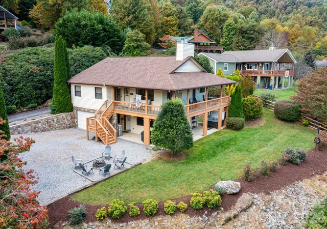 Photo 2 of Single family home for sale at 352 Lewis Ln, Maggie Valley, NC 28751 | MLS# 4428354 | Listing updated on 2026-10-06
