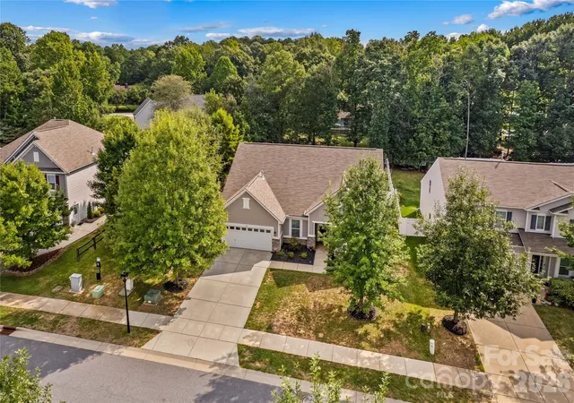 Photo 2 of Single family home for sale at 111 Paradise Hills Cir, Mooresville, NC 28115 | MLS# 4428377 | Listing updated on 2026-10-03