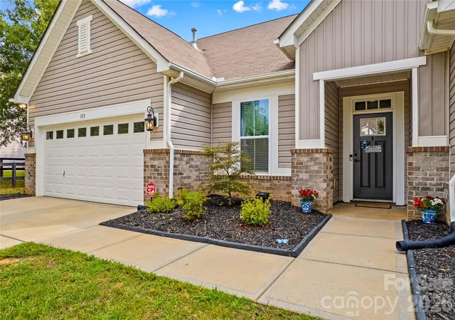 Photo 3 of Single family home for sale at 111 Paradise Hills Cir, Mooresville, NC 28115 | MLS# 4428377 | Listing updated on 2026-10-03