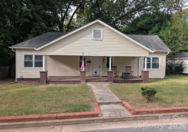 Photo 2 of Single family home for sale at 327 Aycock St Ne, Concord, NC 28025 | MLS# 4428378 | Listing updated on 2026-10-09