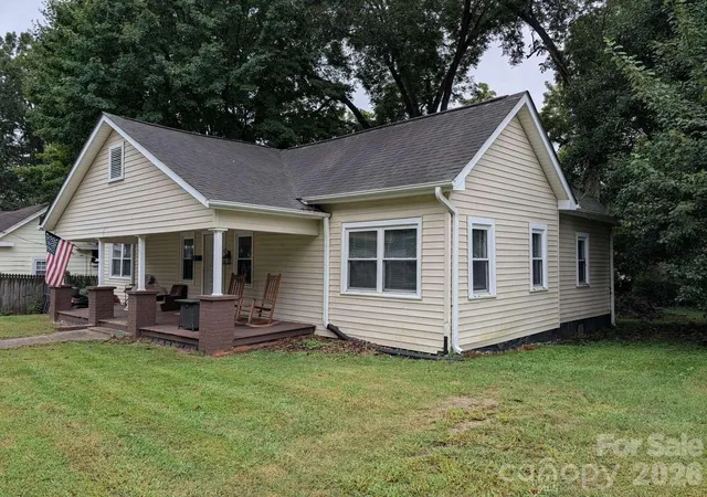 Photo 3 of Single family home for sale at 327 Aycock St Ne, Concord, NC 28025 | MLS# 4428378 | Listing updated on 2026-09-25