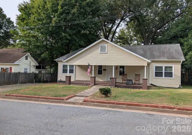 Photo 3 of Single family home for sale at 327 Aycock St Ne, Concord, NC 28025 | MLS# 4428378 | Listing updated on 2026-10-09