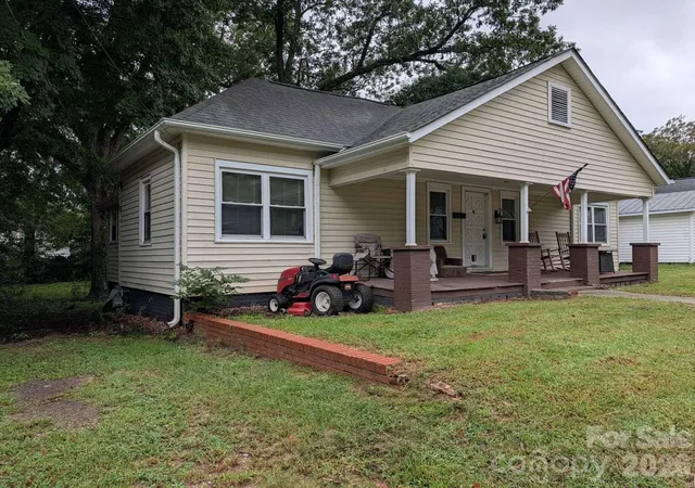 Photo 3 of Single family home for sale at 327 Aycock St NE, Concord, NC 28025 | MLS# 4428378 | Listing updated on 2026-09-25