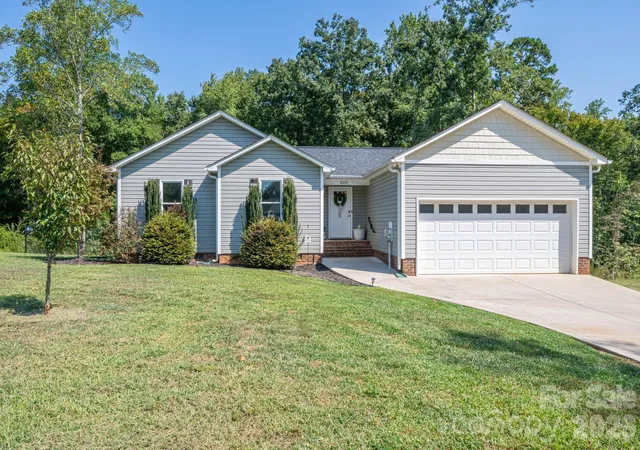 Photo 2 of Single family home for sale at 823 Limerick Dr #71, Dallas, NC 28034 | MLS# 4428382 | Listing updated on 2026-09-26