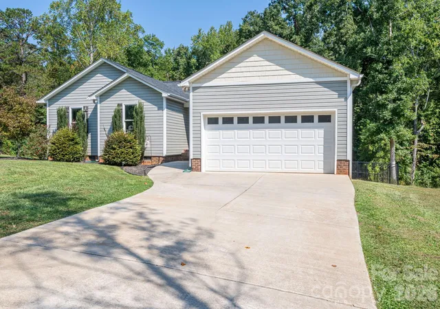 Photo 3 of Single family home for sale at 823 Limerick Dr #71, Dallas, NC 28034 | MLS# 4428382 | Listing updated on 2026-09-26