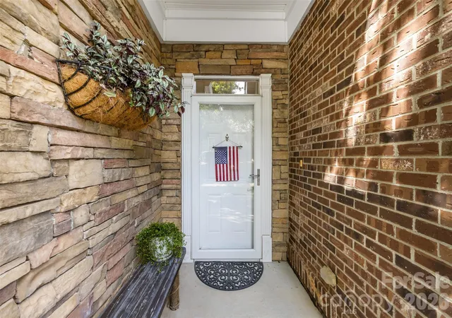 Photo 3 of Single family home for sale at 2615 Circa Dr, Matthews, NC 28105 | MLS# 4428384 | Listing updated on 2026-10-03