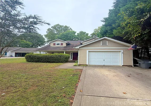 Photo 1 of Single family home for sale at 2320 Chantilly Ct, Kannapolis, NC 28081 | MLS# 4428392 | Listing updated on 2026-10-06