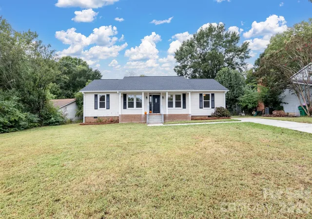 Single family home for sale at 8530 Glenway Ct, Charlotte, NC 28226 | MLS# 4428393
