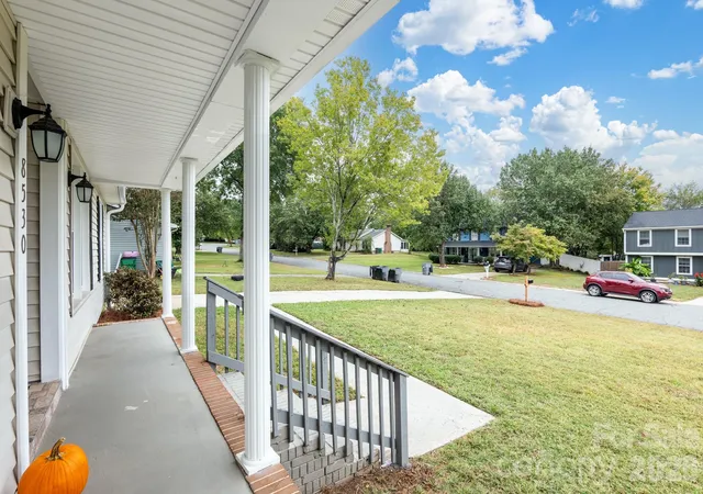 Photo 1 of Single family home for sale at 8530 Glenway Ct, Charlotte, NC 28226 | MLS# 4428393 | Listing updated on 2026-10-01