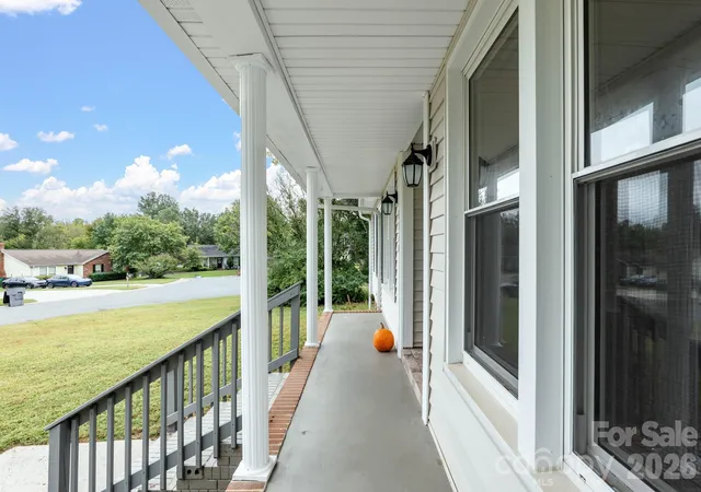 Photo 2 of Single family home for sale at 8530 Glenway Ct, Charlotte, NC 28226 | MLS# 4428393 | Listing updated on 2026-10-01