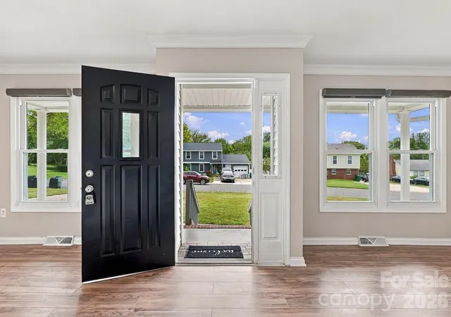 Photo 3 of Single family home for sale at 8530 Glenway Ct, Charlotte, NC 28226 | MLS# 4428393 | Listing updated on 2026-10-01