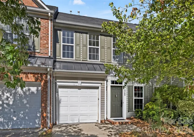 Townhouse for sale at 4209 Piccadilly Ln, Fort Mill, SC 29707 | MLS# 4428407